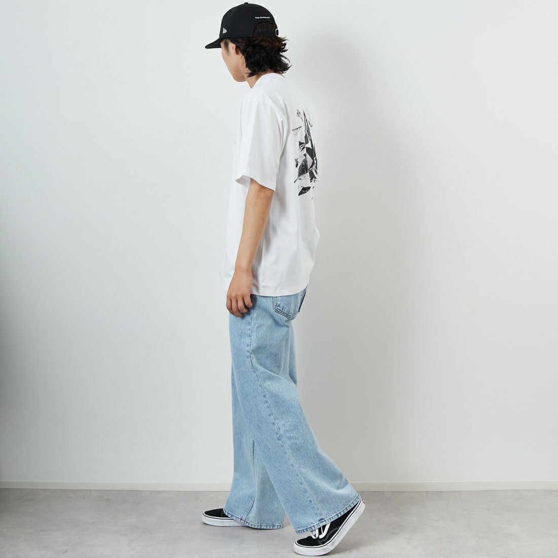 HUF [ハフ] AUTO GLASS ショートスリーブTシャツ [TS02413] WHITE &&モデル身長：179cm 着用サイズ：L&&