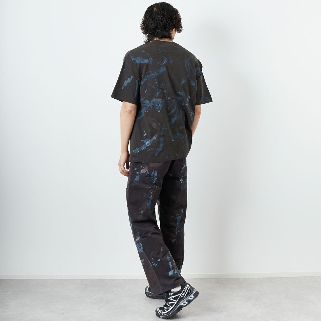 iori [イオリ] 別注 プリントスウェットパンツ [IP117-JF] CHARCOAL &&モデル身長：179cm 着用サイズ：M&&