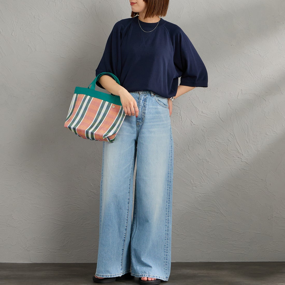 THE SHINZONE [ザ シンゾーン] INLAYED ハーフスリーブTシャツ [25SMSCU03] 85 NAVY &&モデル身長：159cm 着用サイズ：F0&&