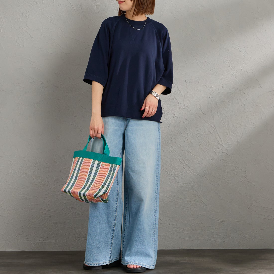 THE SHINZONE [ザ シンゾーン] INLAYED ハーフスリーブTシャツ [25SMSCU03] 85 NAVY &&モデル身長：159cm 着用サイズ：F0&&