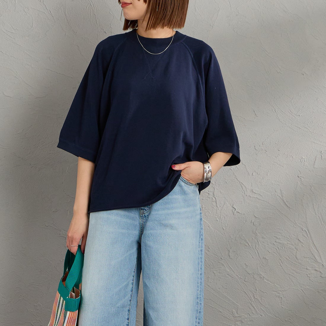 THE SHINZONE [ザ シンゾーン] INLAYED ハーフスリーブTシャツ [25SMSCU03] 85 NAVY &&モデル身長：159cm 着用サイズ：F0&&