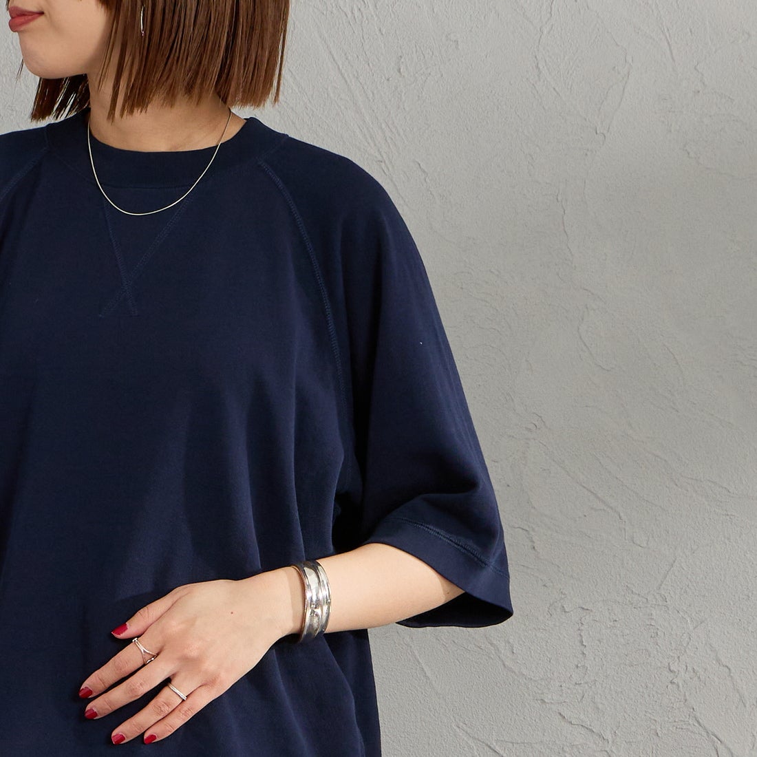 THE SHINZONE [ザ シンゾーン] INLAYED ハーフスリーブTシャツ [25SMSCU03] 85 NAVY &&モデル身長：159cm 着用サイズ：F0&&