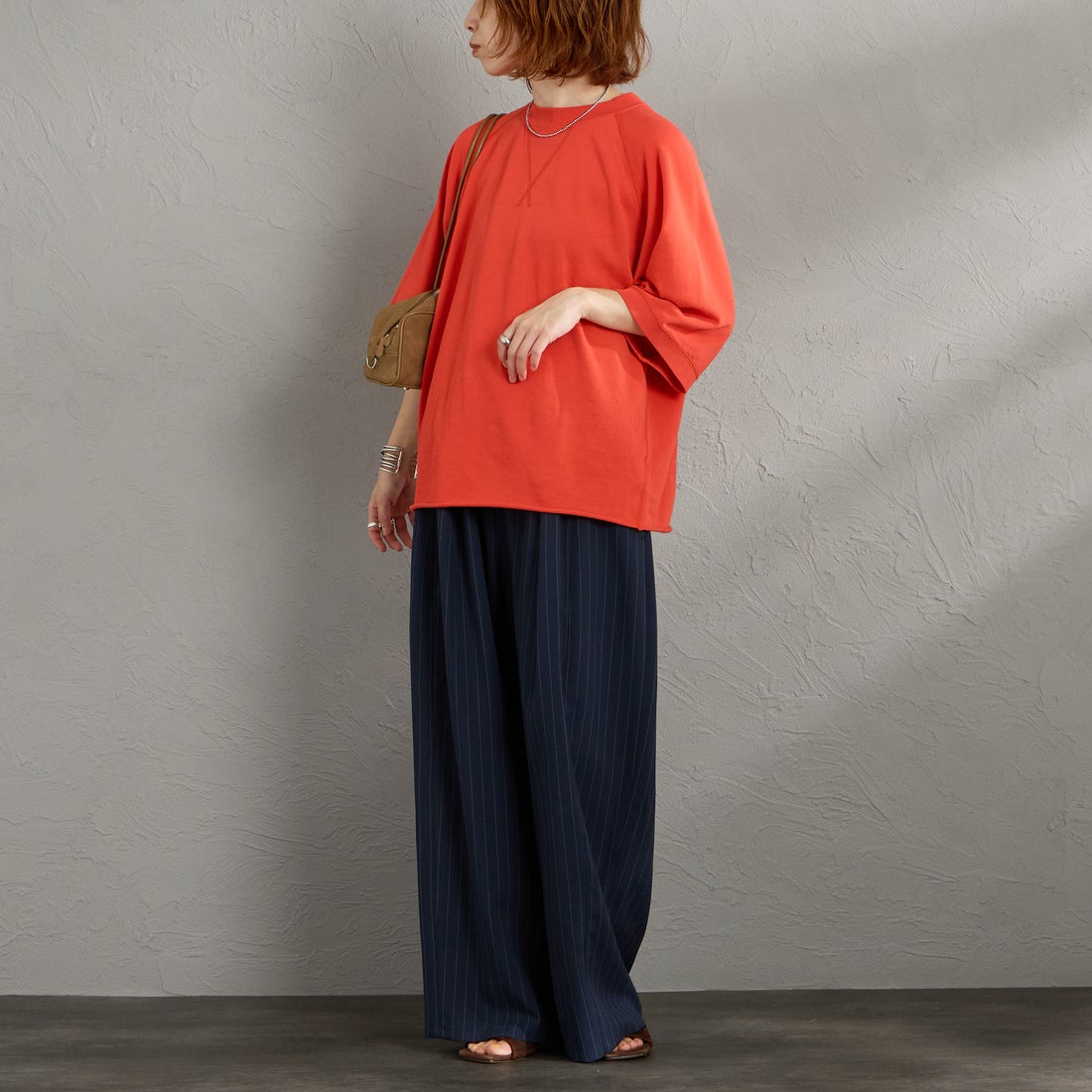 THE SHINZONE [ザ シンゾーン] INLAYED ハーフスリーブTシャツ [25SMSCU03] 24 RED &&モデル身長：158cm 着用サイズ：F0&&