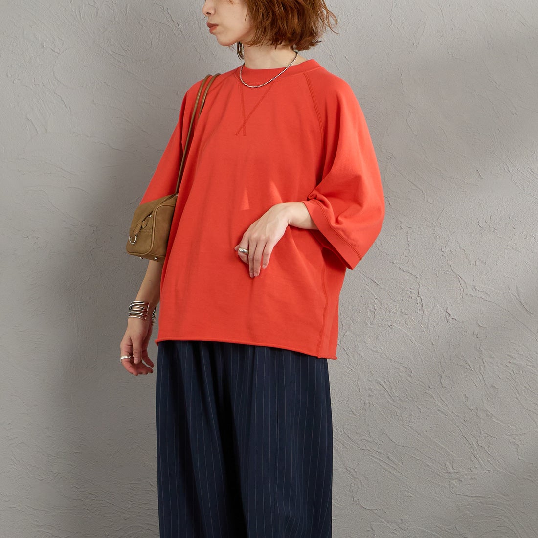 THE SHINZONE [ザ シンゾーン] INLAYED ハーフスリーブTシャツ [25SMSCU03] 24 RED &&モデル身長：158cm 着用サイズ：F0&&