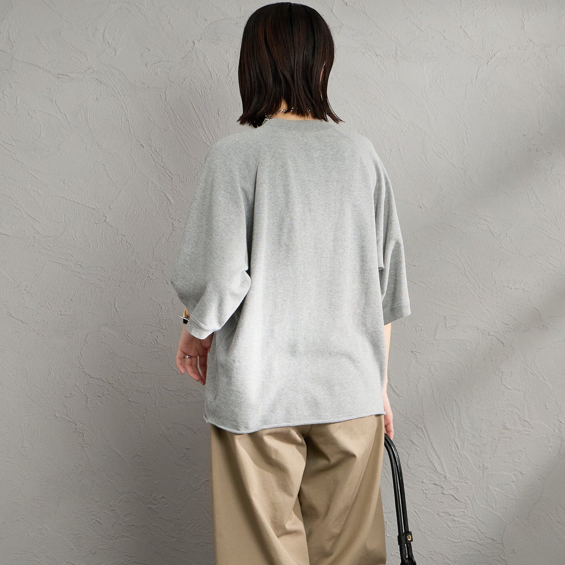 THE SHINZONE [ザ シンゾーン] INLAYED ハーフスリーブTシャツ [25SMSCU03] 06 GRAY &&モデル身長：160cm 着用サイズ：F0&&