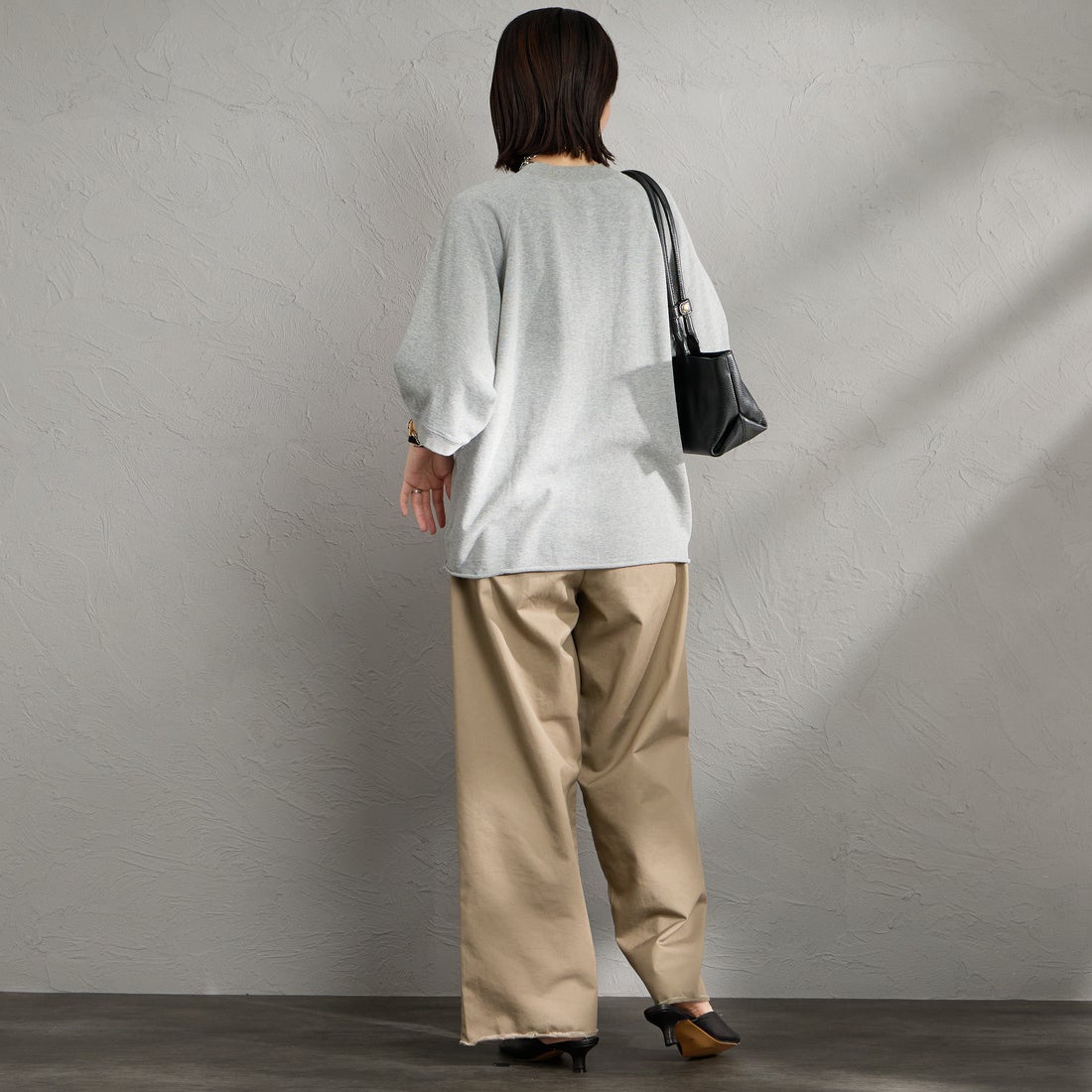 THE SHINZONE [ザ シンゾーン] INLAYED ハーフスリーブTシャツ [25SMSCU03] 06 GRAY &&モデル身長：160cm 着用サイズ：F0&&