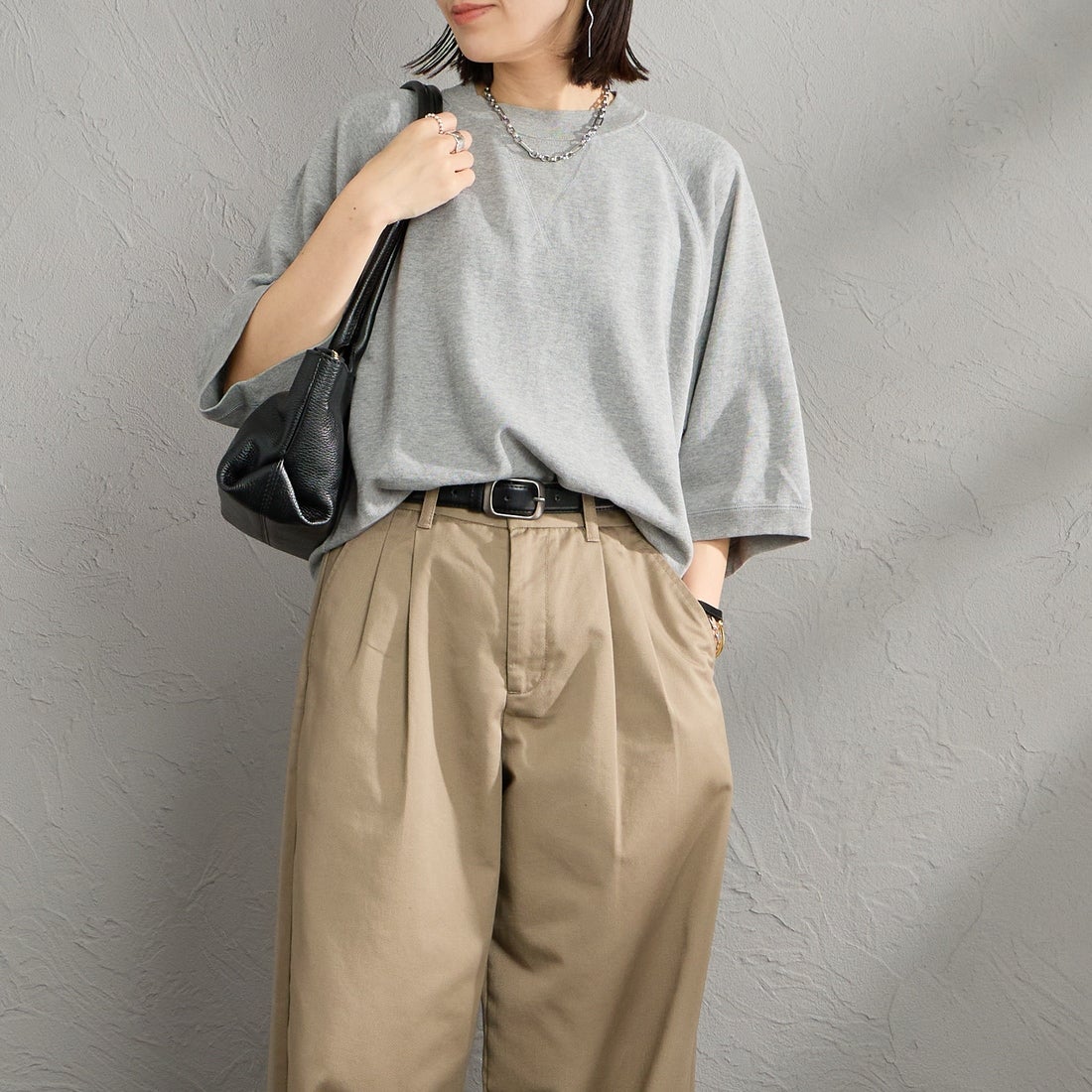 THE SHINZONE [ザ シンゾーン] INLAYED ハーフスリーブTシャツ [25SMSCU03] 06 GRAY &&モデル身長：160cm 着用サイズ：F0&&