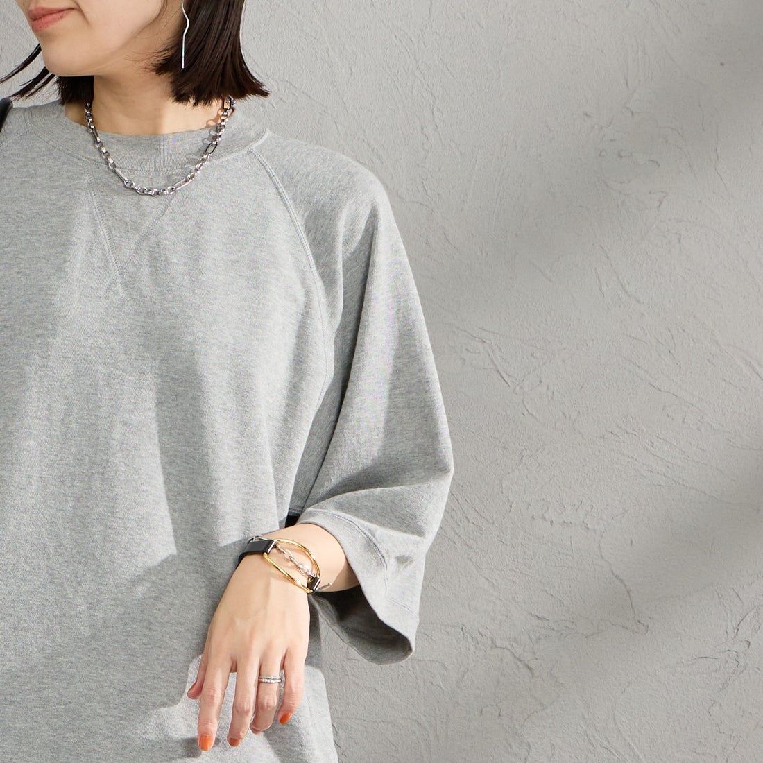 THE SHINZONE [ザ シンゾーン] INLAYED ハーフスリーブTシャツ [25SMSCU03] 06 GRAY &&モデル身長：160cm 着用サイズ：F0&&