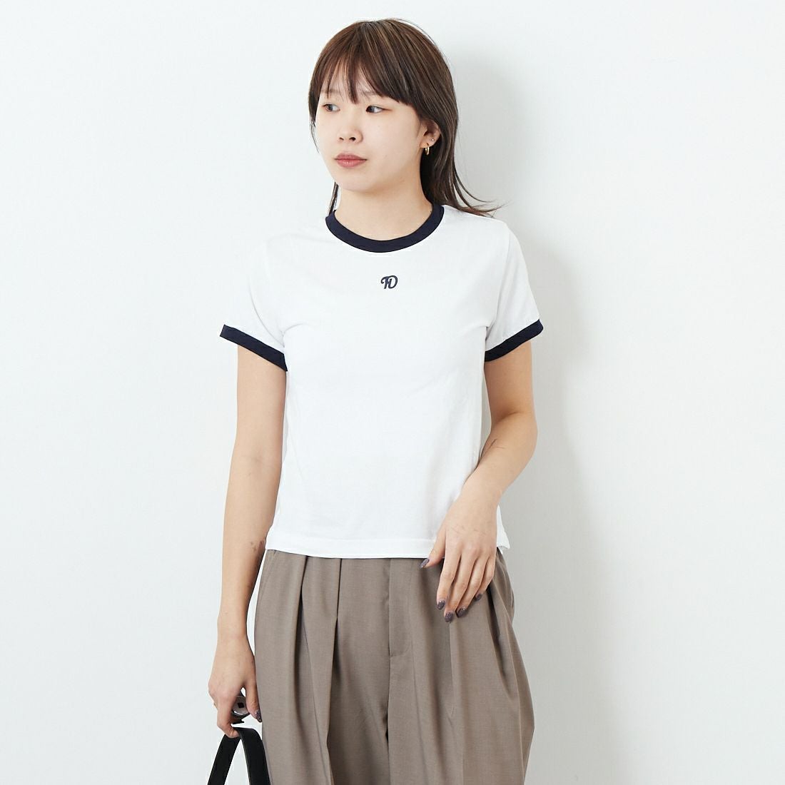 HOLIDAY [ホリデイ] スーパーファイン リンガーTシャツ [25101012] WHITE/NAVY &&モデル身長：167cm 着用サイズ：XXS&&