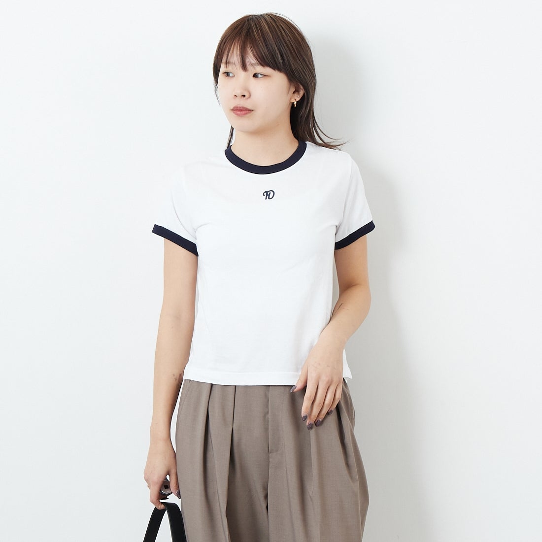 HOLIDAY [ホリデイ] スーパーファイン リンガーTシャツ [25101012] WHITE/NAVY &&モデル身長：167cm 着用サイズ：XXS&&