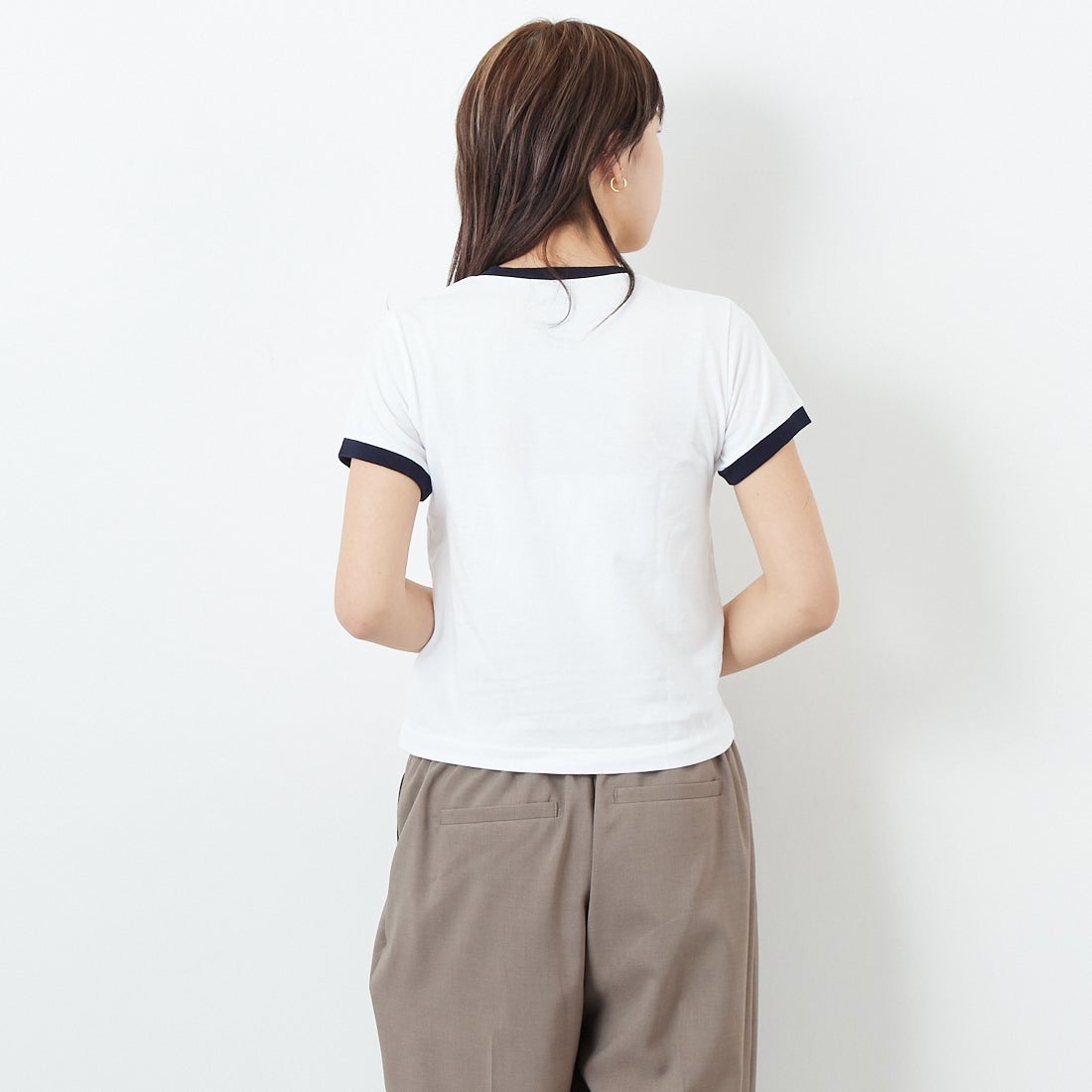 HOLIDAY [ホリデイ] スーパーファイン リンガーTシャツ [25101012] WHITE/NAVY &&モデル身長：167cm 着用サイズ：XXS&&