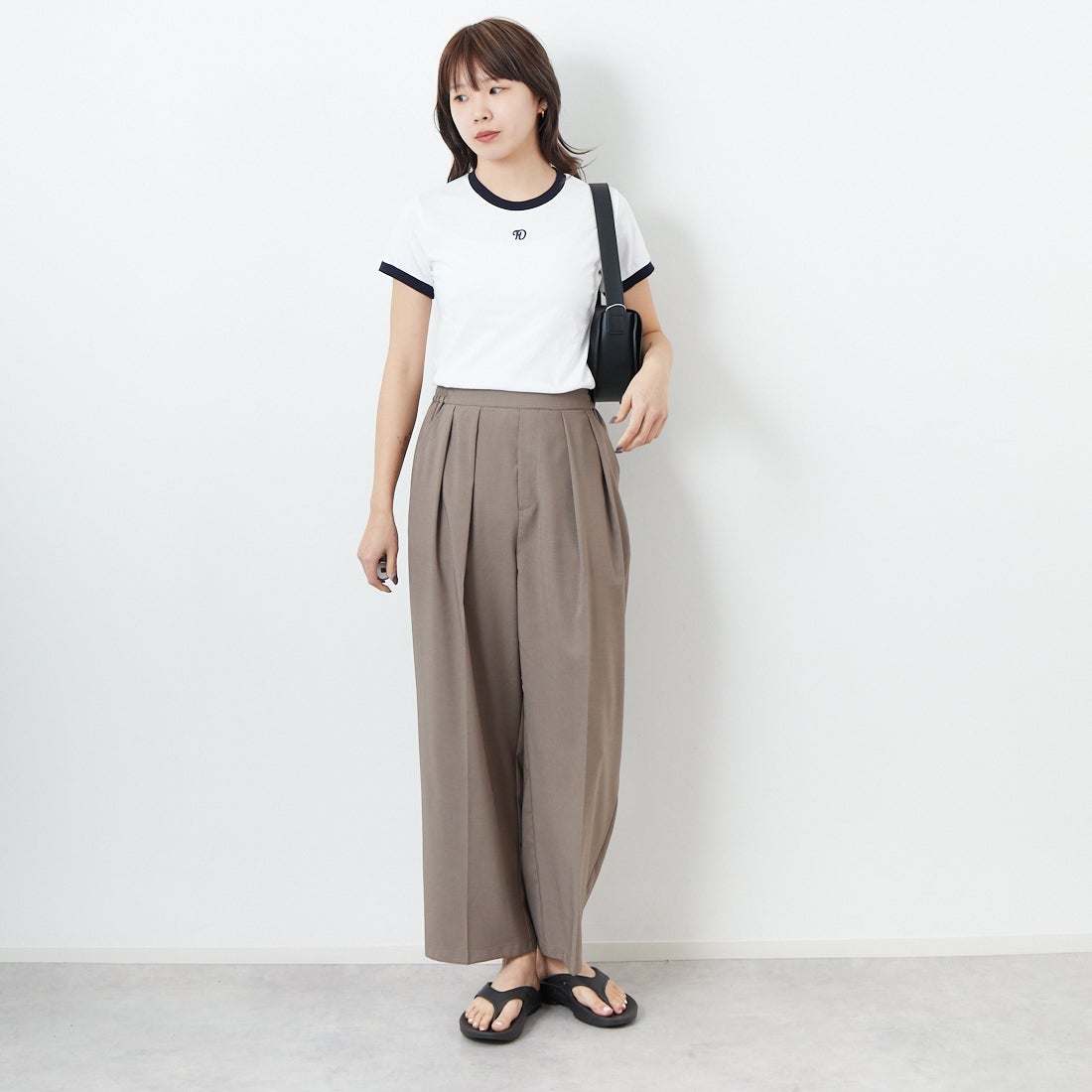 HOLIDAY [ホリデイ] スーパーファイン リンガーTシャツ [25101012] WHITE/NAVY &&モデル身長：167cm 着用サイズ：XXS&&