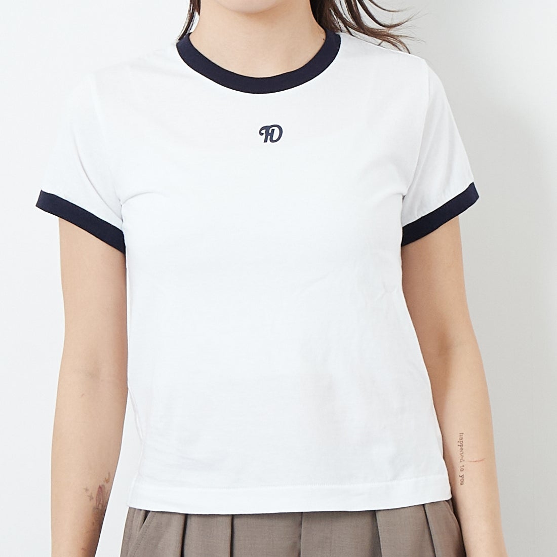HOLIDAY [ホリデイ] スーパーファイン リンガーTシャツ [25101012] WHITE/NAVY &&モデル身長：167cm 着用サイズ：XXS&&