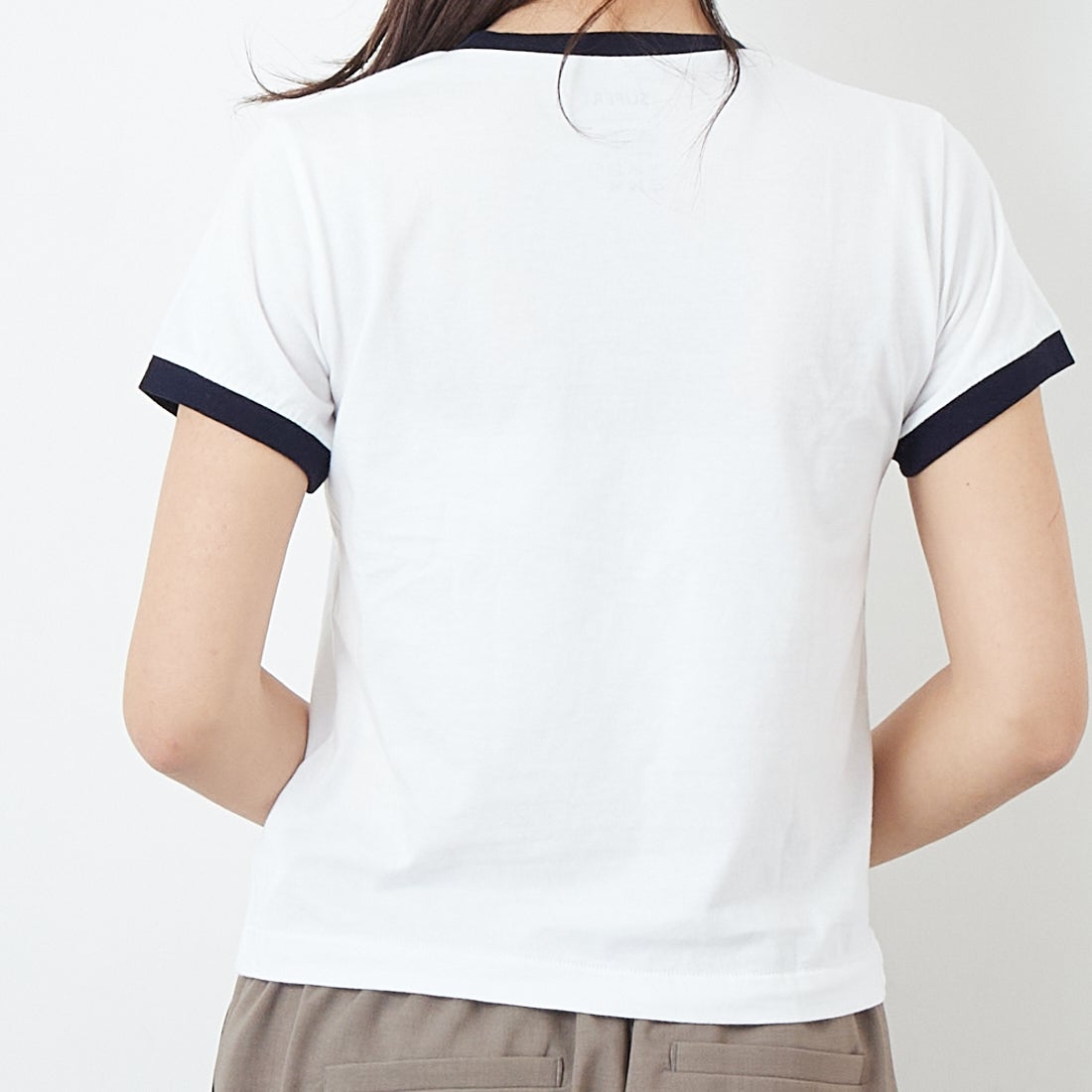 HOLIDAY [ホリデイ] スーパーファイン リンガーTシャツ [25101012] WHITE/NAVY &&モデル身長：167cm 着用サイズ：XXS&&