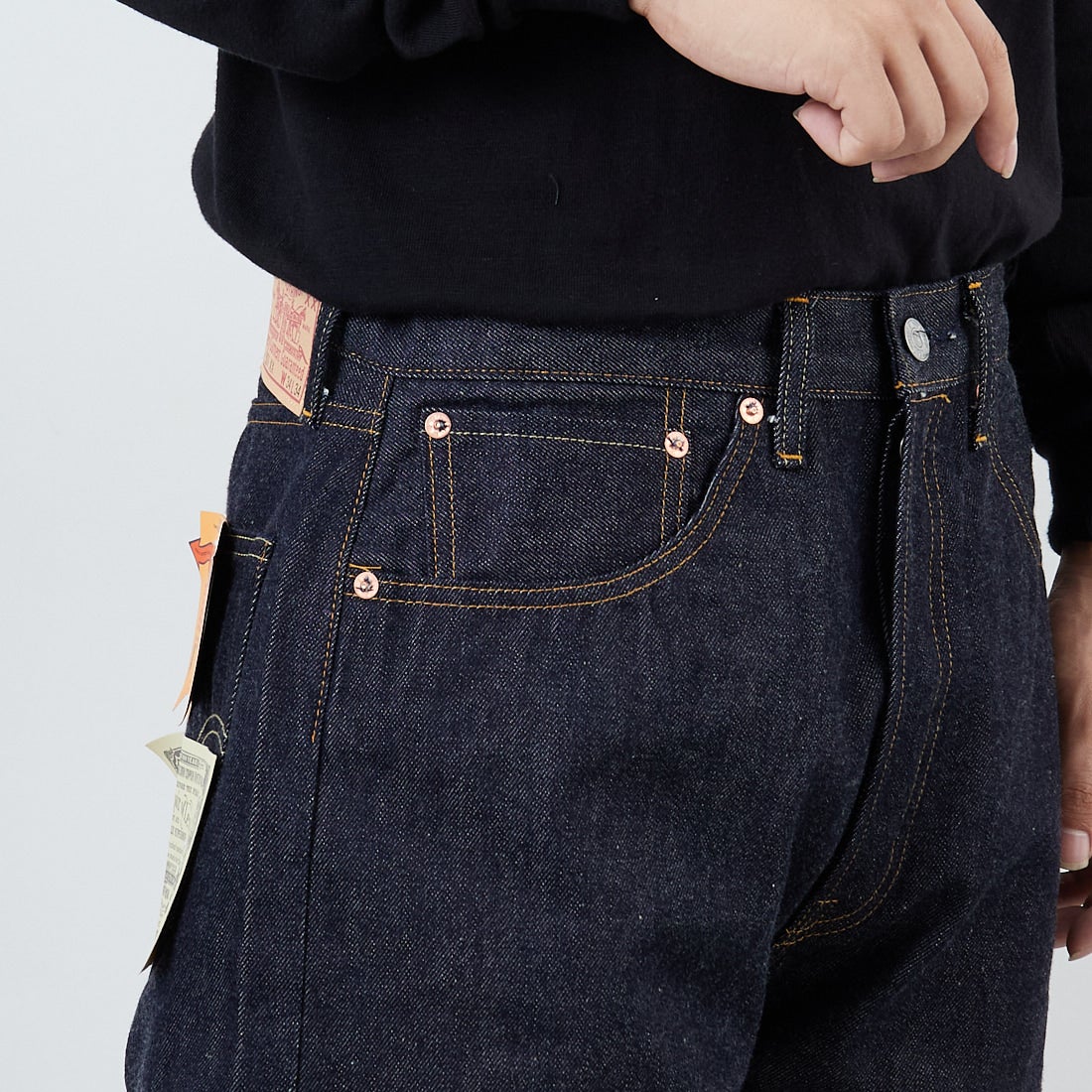 LEVIS Vintage Clothing [リーバイス ヴィンテージ クロージング] 1955モデル 501 [50155-00] 79 RIGID &&モデル身長：179cm 着用サイズ：34&&