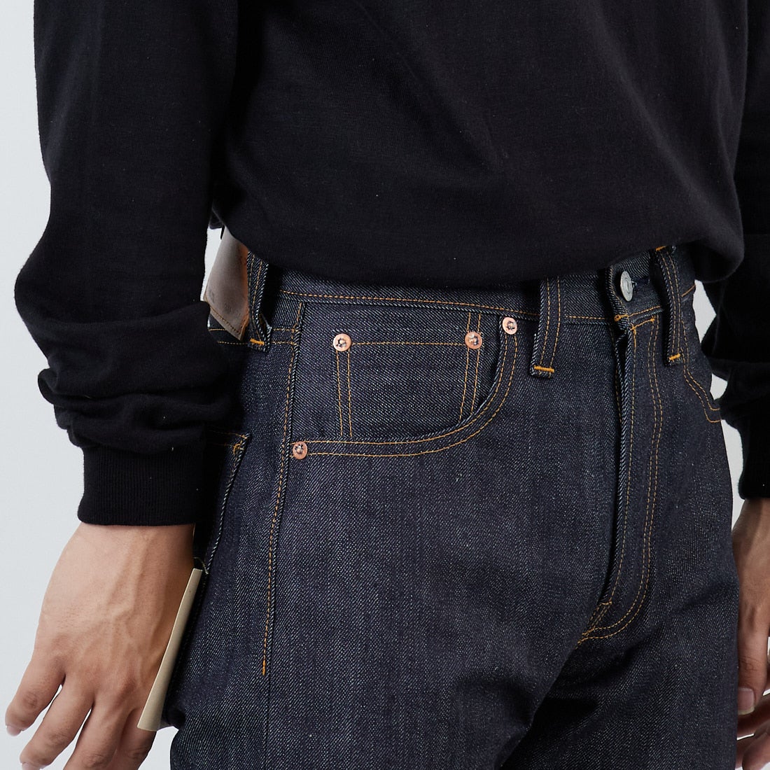 LEVI'S VINTAGE CLOTHING [リーバイス ヴィンテージ クロージング] 1947年モデル501 [47501-02] 24 RIGID &&モデル身長：179cm 着用サイズ：30&&