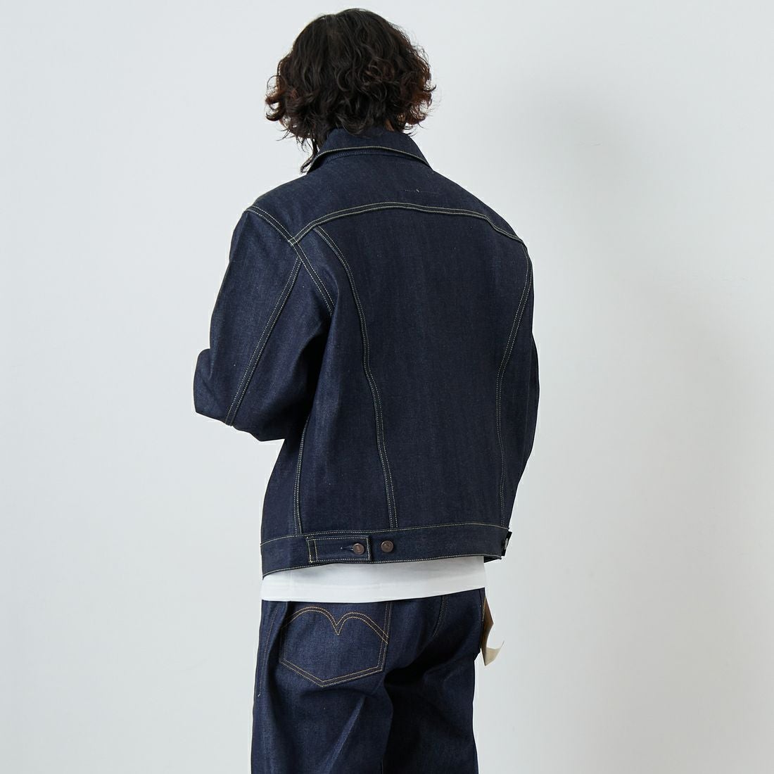 LEVIS Vintage Clothing [リーバイス ヴィンテージ クロージング] 1961 TYPE3 557 トラッカージャケット [74998-00] 03 ORGANIC &&モデル身長：179cm 着用サイズ：XL&&