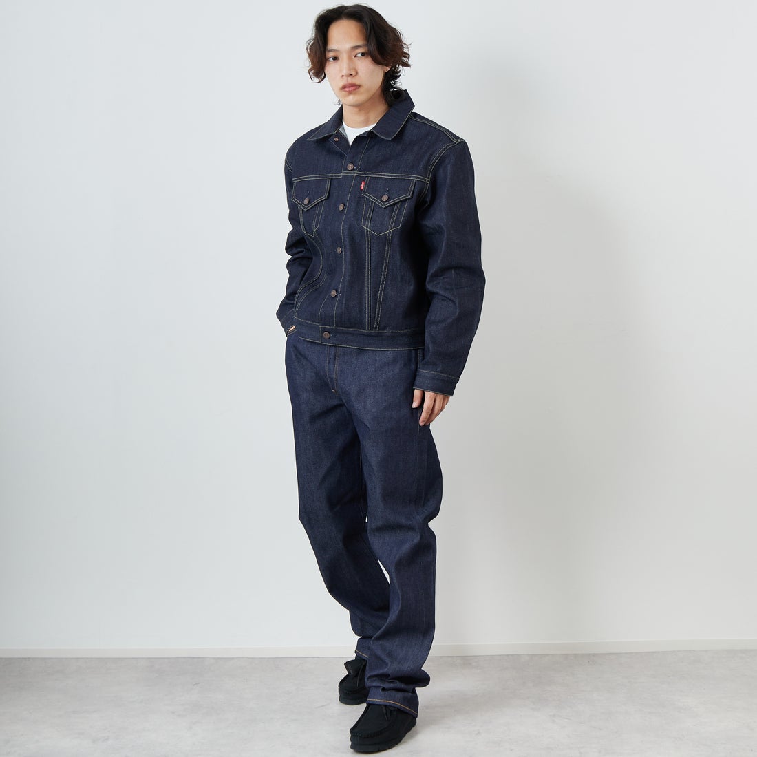 LEVIS Vintage Clothing [リーバイス ヴィンテージ クロージング] 1961 TYPE3 557 トラッカージャケット [74998-00] 03 ORGANIC &&モデル身長：179cm 着用サイズ：XL&&