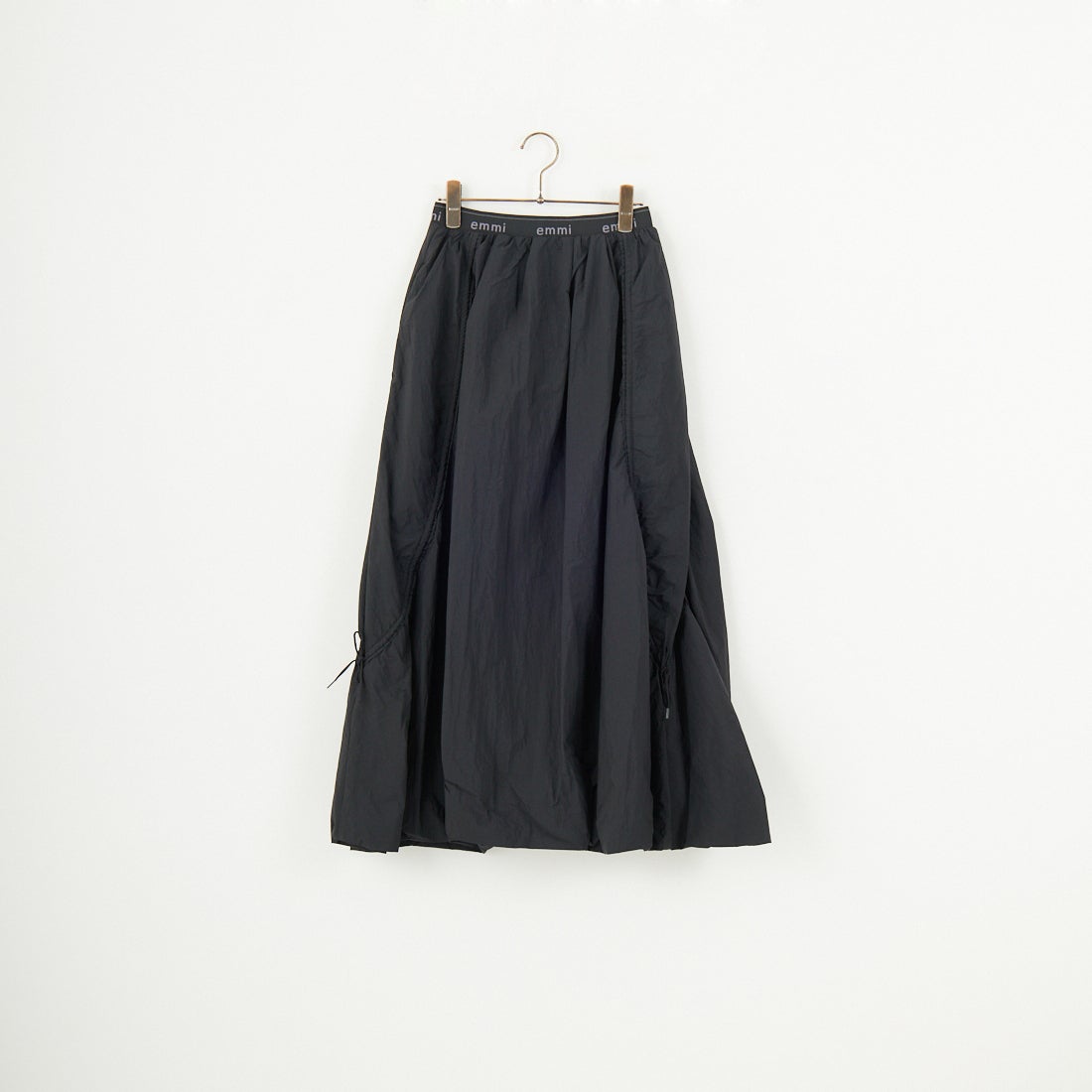 emmi [エミ] ロゴジャガードゴム ドロストスカート [13WFS251080]BLK