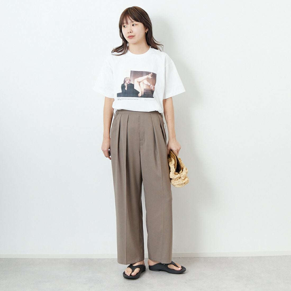+81 BRANCA [ハチイチブランカ] ケビン・カミンズ フォトTシャツ [81B-25SS-CS22] WHITE &&モデル身長：167cm 着用サイズ：F&&