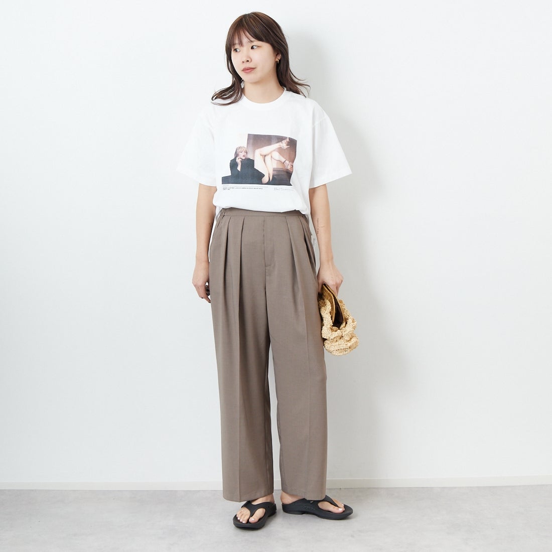 +81 BRANCA [ハチイチブランカ] ケビン・カミンズ フォトTシャツ [81B-25SS-CS22] WHITE &&モデル身長：167cm 着用サイズ：F&&