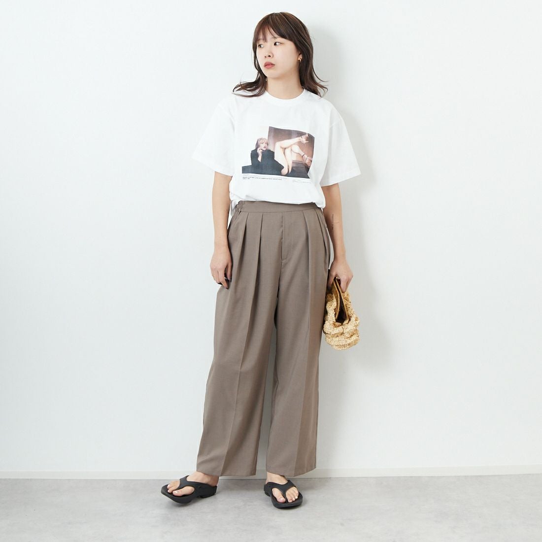 +81 BRANCA [ハチイチブランカ] ケビン・カミンズ フォトTシャツ [81B-25SS-CS22] WHITE &&モデル身長：167cm 着用サイズ：F&&