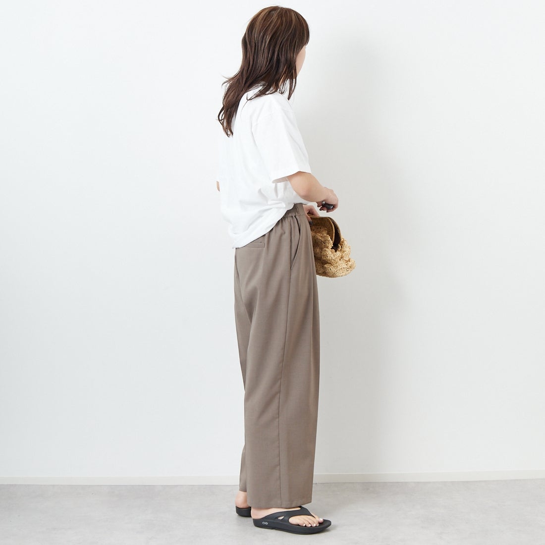 +81 BRANCA [ハチイチブランカ] ケビン・カミンズ フォトTシャツ [81B-25SS-CS22] WHITE &&モデル身長：167cm 着用サイズ：F&&