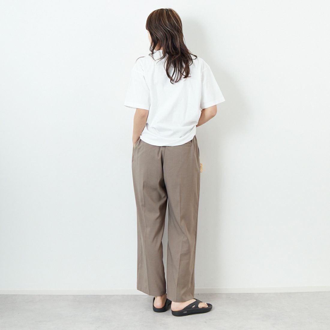 +81 BRANCA [ハチイチブランカ] ケビン・カミンズ フォトTシャツ [81B-25SS-CS22] WHITE &&モデル身長：167cm 着用サイズ：F&&