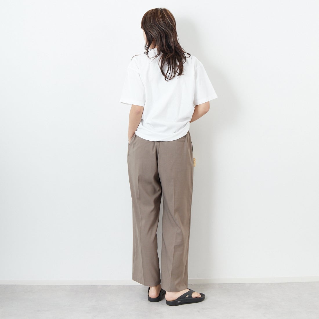 +81 BRANCA [ハチイチブランカ] ケビン・カミンズ フォトTシャツ [81B-25SS-CS22] WHITE &&モデル身長：167cm 着用サイズ：F&&