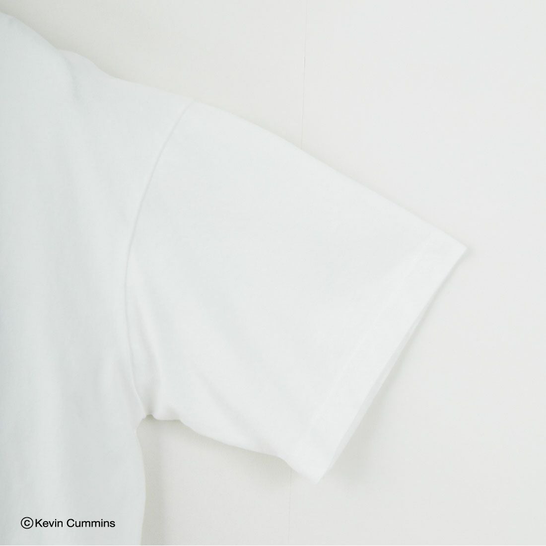 +81 BRANCA [ハチイチブランカ] ケビン・カミンズ フォトTシャツ [81B-25SS-CS22] WHITE
