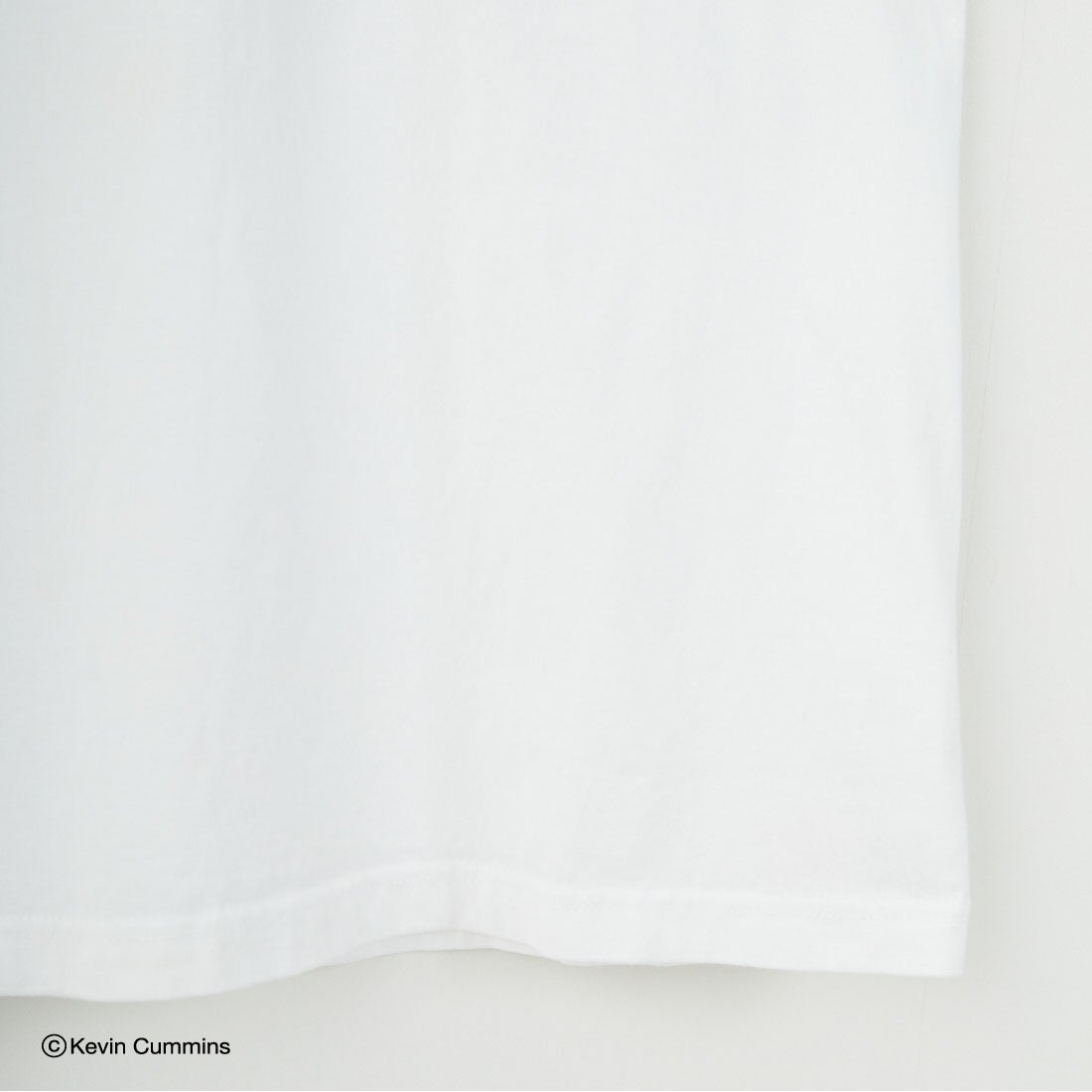 +81 BRANCA [ハチイチブランカ] ケビン・カミンズ フォトTシャツ [81B-25SS-CS22] WHITE