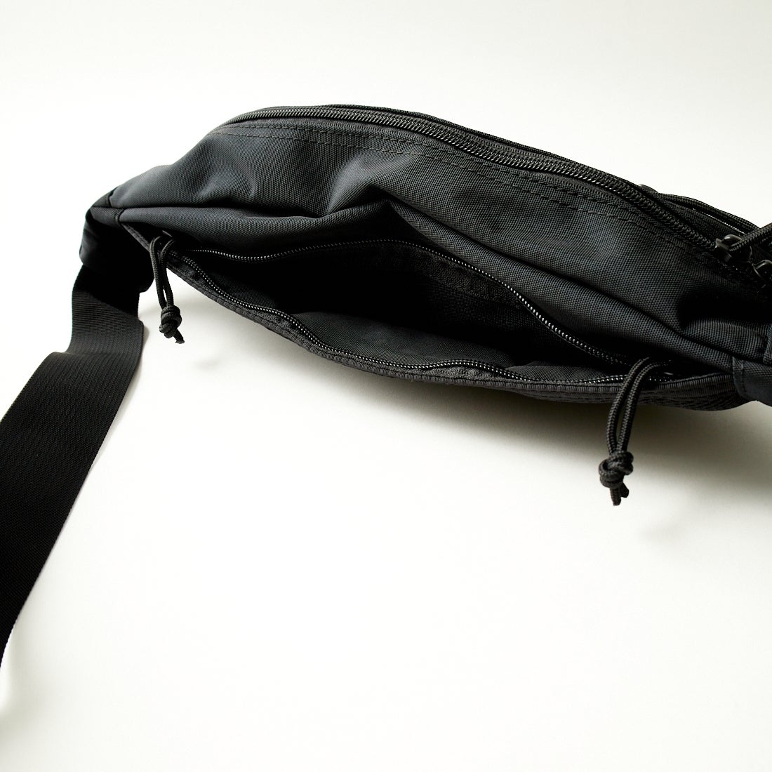 BRIEFING [ブリーフィング] SLASH ボディバッグ [BRA233L28] 010 BLACK