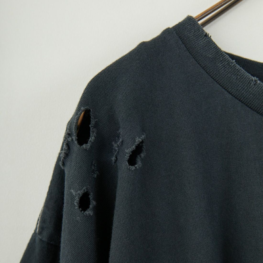 +81 BRANCA [ハチイチブランカ] ダメージ加工 半袖Tシャツ [81B-25SS-CS32] CHARCOAL