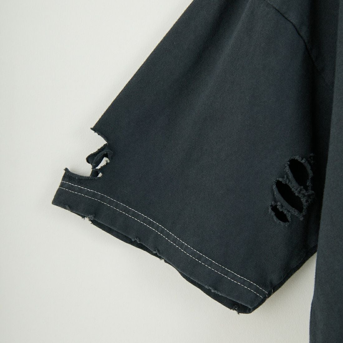 +81 BRANCA [ハチイチブランカ] ダメージ加工 半袖Tシャツ [81B-25SS-CS32] CHARCOAL