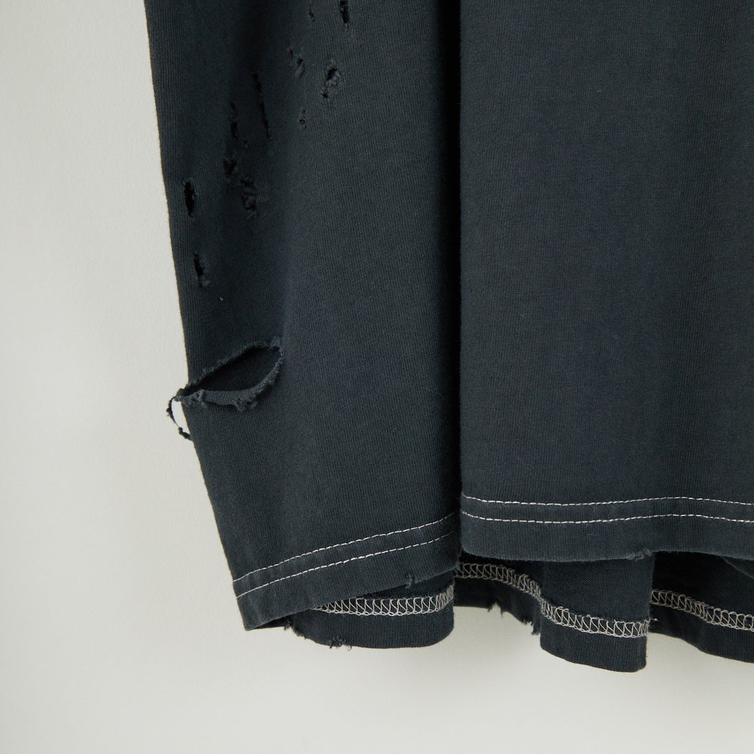 +81 BRANCA [ハチイチブランカ] ダメージ加工 半袖Tシャツ [81B-25SS-CS32] CHARCOAL