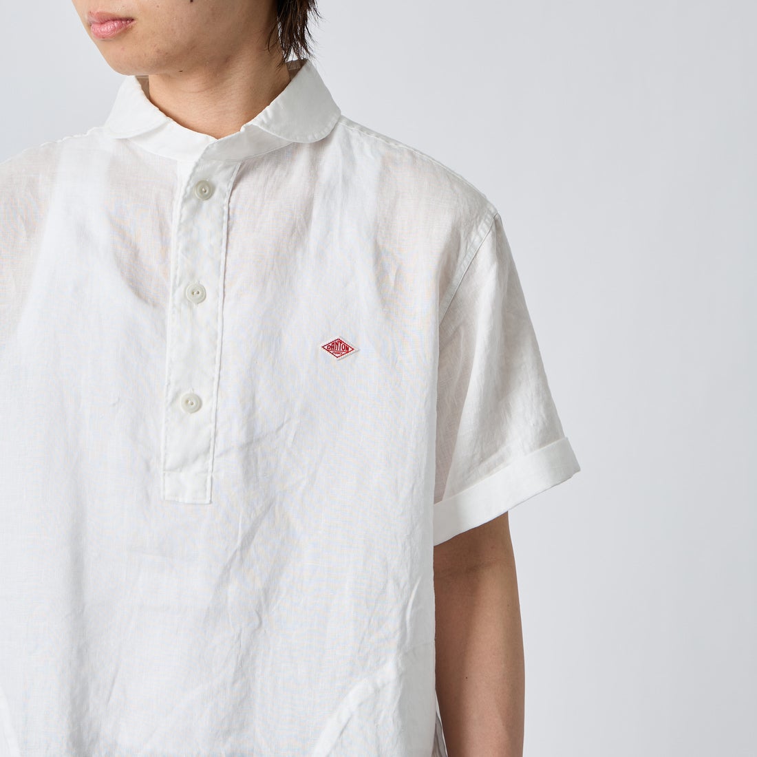 DANTON [ダントン] ラウンドカラー リネンクロスプルオーバーシャツ [DT-B0284FLI] WHITE &&モデル身長：177cm 着用サイズ：42&&
