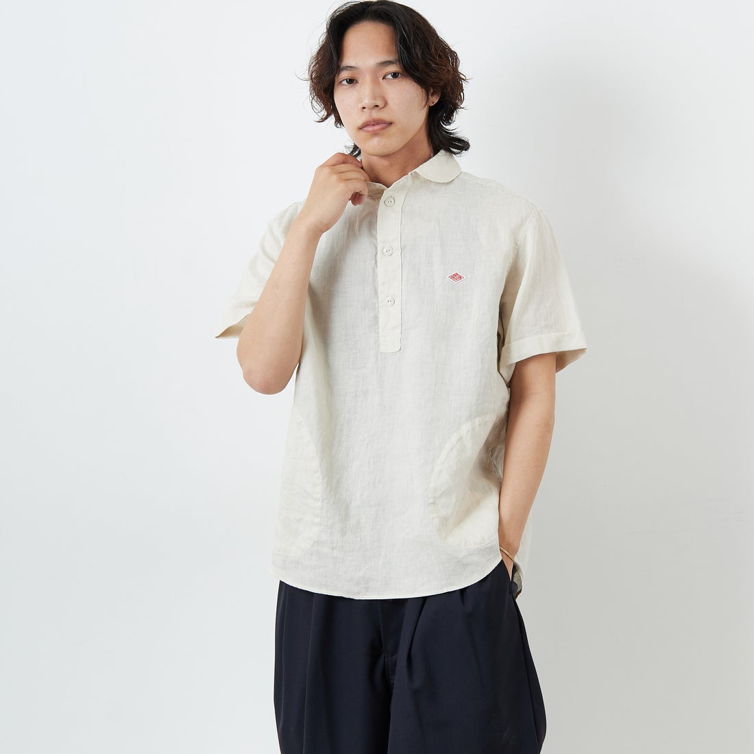 DANTON [ダントン] ラウンドカラー リネンクロスプルオーバーシャツ [DT-B0284FLI] OYSTER &&モデル身長：179cm 着用サイズ：40&&