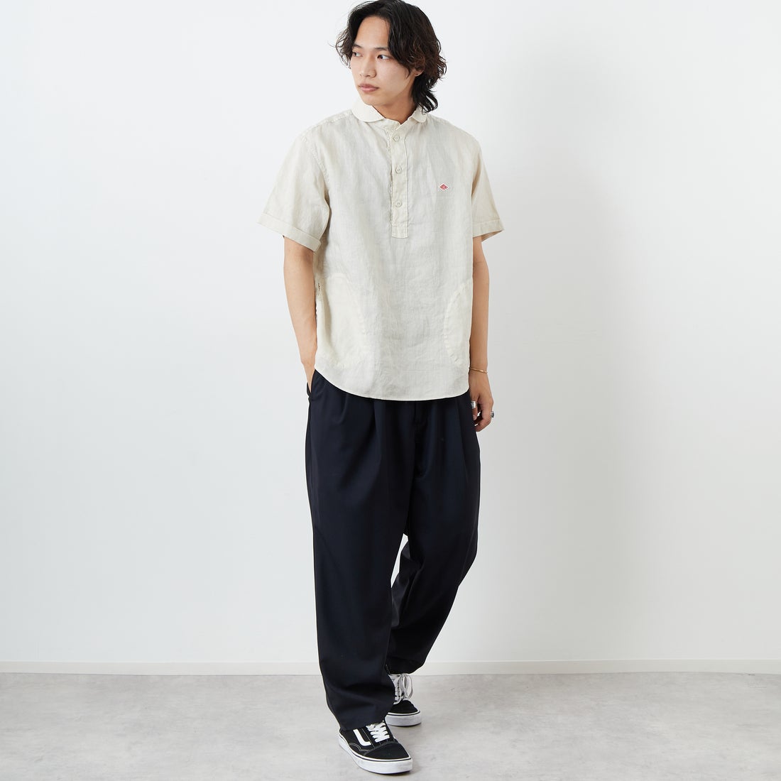 DANTON [ダントン] ラウンドカラー リネンクロスプルオーバーシャツ [DT-B0284FLI] OYSTER &&モデル身長：179cm 着用サイズ：40&&