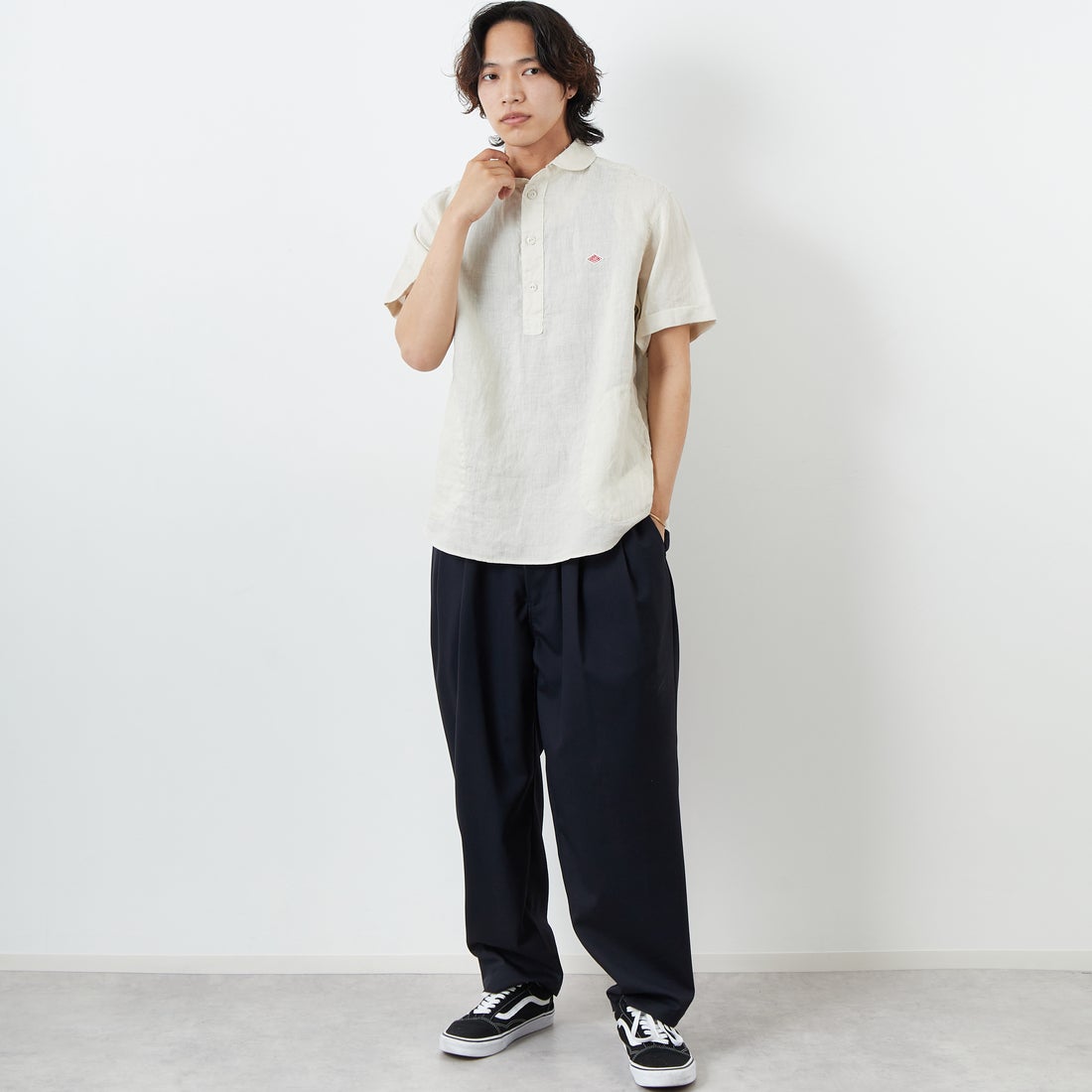 DANTON [ダントン] ラウンドカラー リネンクロスプルオーバーシャツ [DT-B0284FLI] OYSTER &&モデル身長：179cm 着用サイズ：40&&
