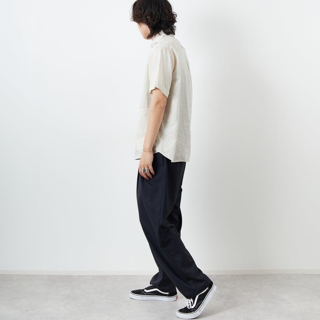 DANTON [ダントン] ラウンドカラー リネンクロスプルオーバーシャツ [DT-B0284FLI] OYSTER &&モデル身長：179cm 着用サイズ：40&&