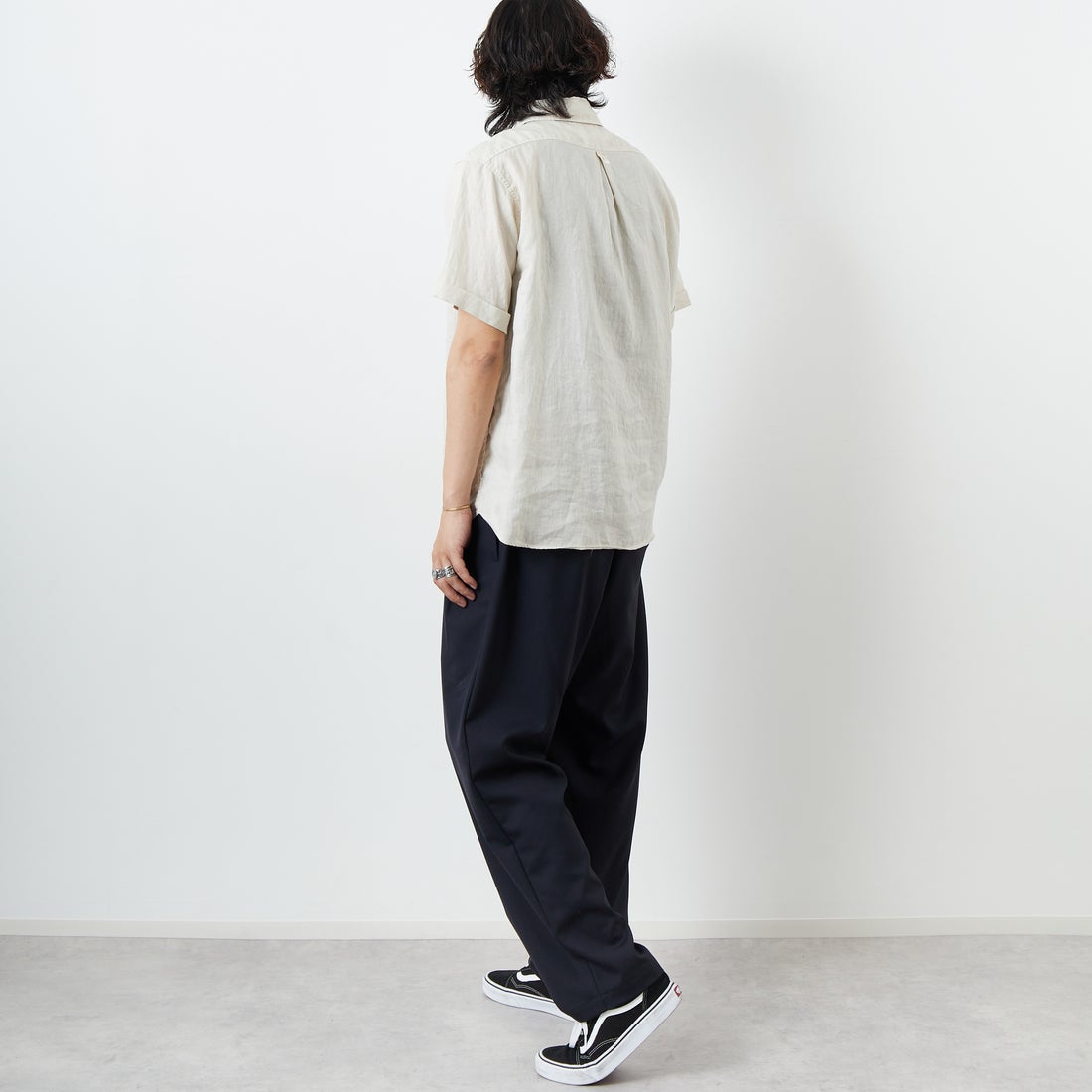 DANTON [ダントン] ラウンドカラー リネンクロスプルオーバーシャツ [DT-B0284FLI] OYSTER &&モデル身長：179cm 着用サイズ：40&&