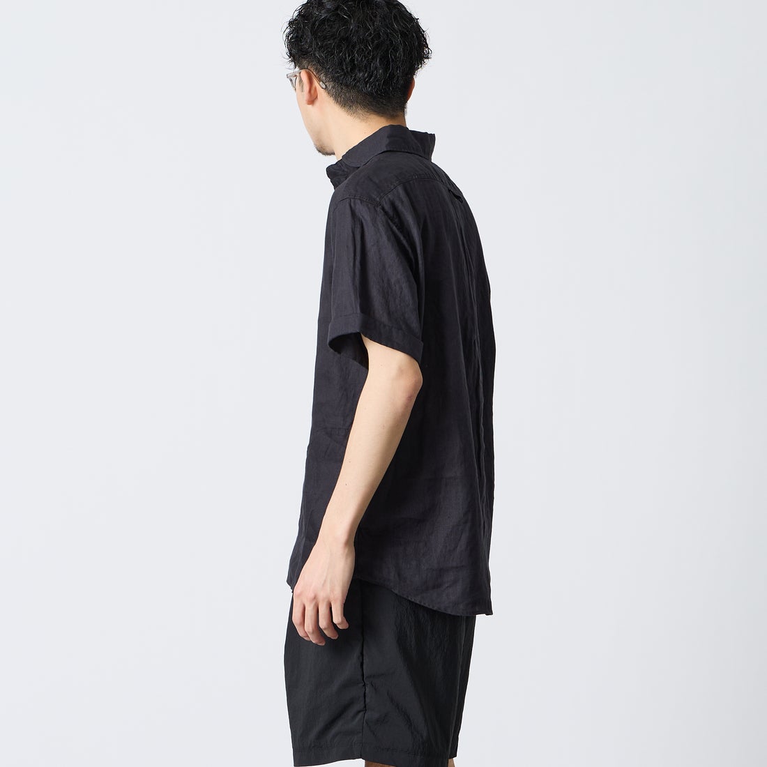 DANTON [ダントン] ラウンドカラー リネンクロスプルオーバーシャツ [DT-B0284FLI] CHARCOAL &&モデル身長：168cm 着用サイズ：40&&