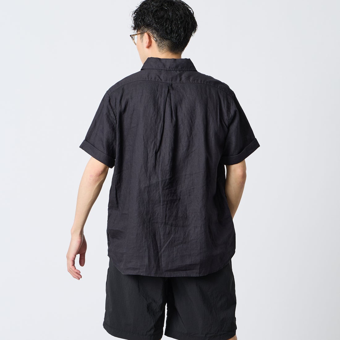 DANTON [ダントン] ラウンドカラー リネンクロスプルオーバーシャツ [DT-B0284FLI] CHARCOAL &&モデル身長：168cm 着用サイズ：40&&