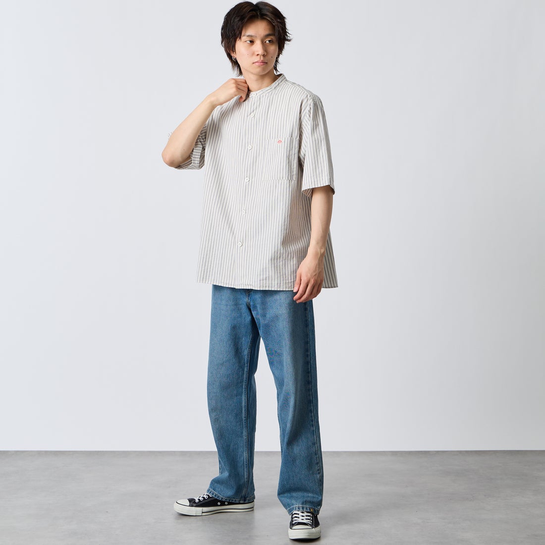 DANTON [ダントン] コットンリネン ストライプバンドカラーシャツ [JD-3788SCP] ECR/CHR ST &&モデル身長：177cm 着用サイズ：42&&
