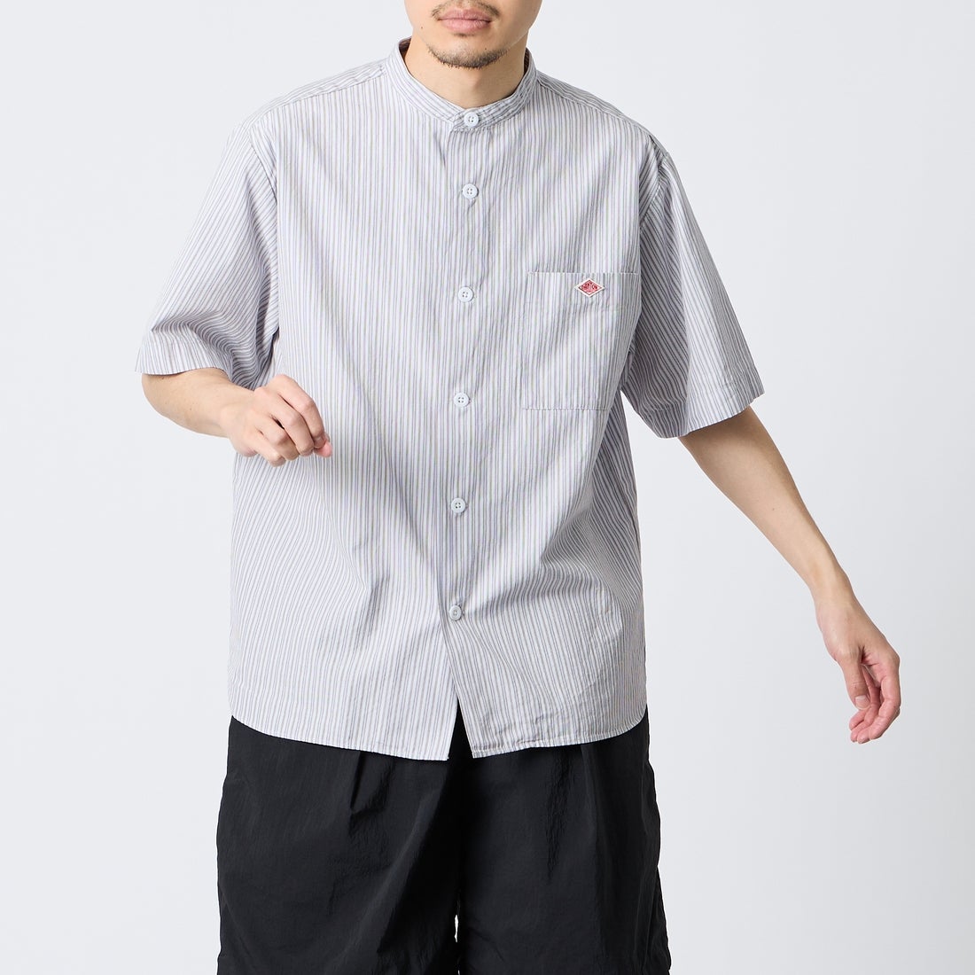 DANTON [ダントン] コットンリネン ストライプバンドカラーシャツ [JD-3788SCP] BLU/BRN ST &&モデル身長：168cm 着用サイズ：38&&