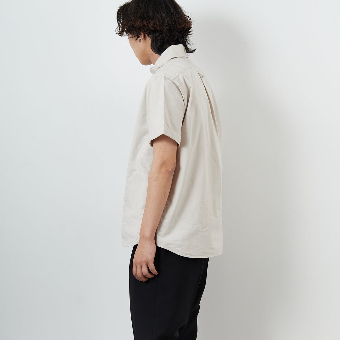 DANTON [ダントン] ラウンドカラー プルオーバーシャツ [DT-B0284SOX] OYSTER &&モデル身長：179cm 着用サイズ：42&&