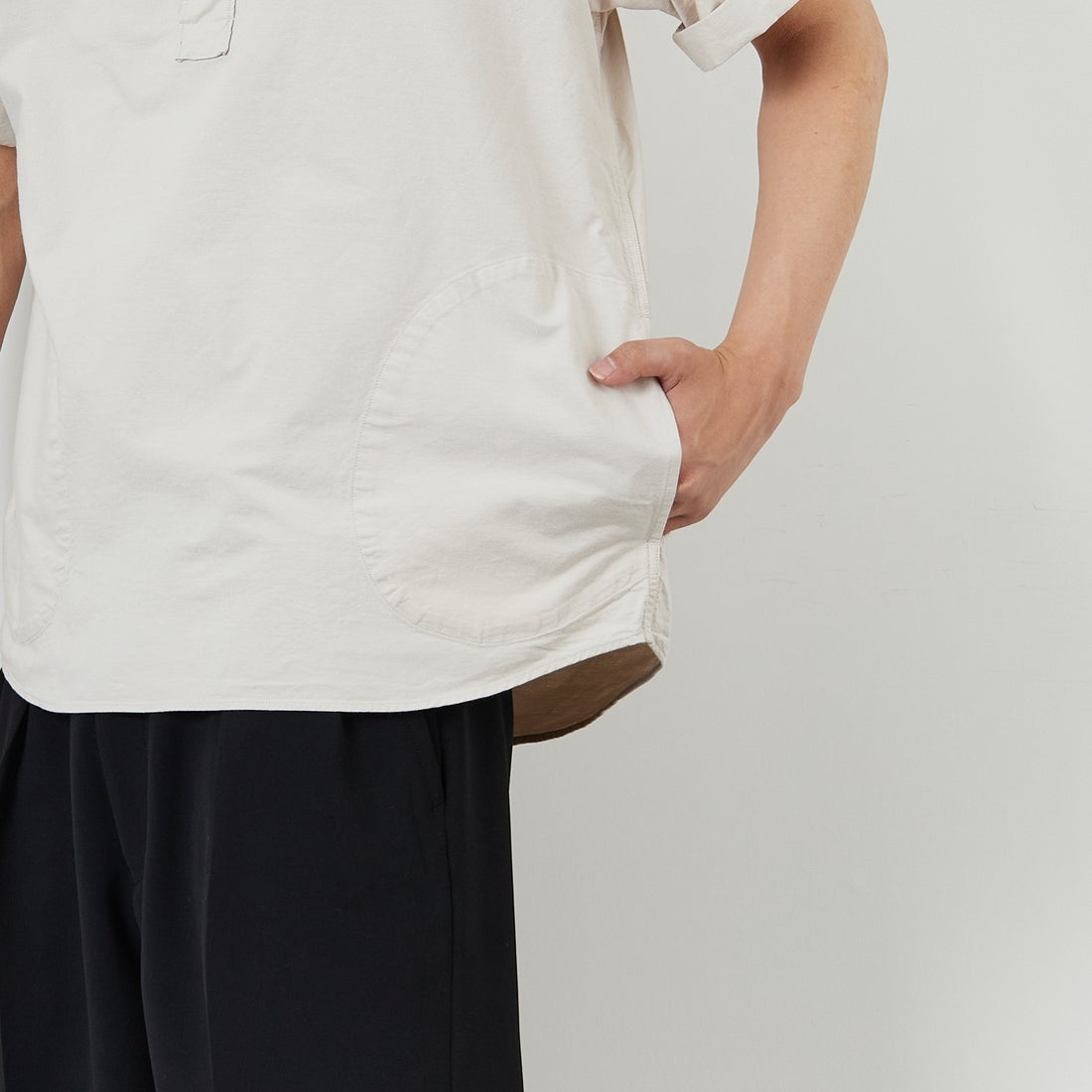DANTON [ダントン] ラウンドカラー プルオーバーシャツ [DT-B0284SOX] OYSTER &&モデル身長：179cm 着用サイズ：42&&