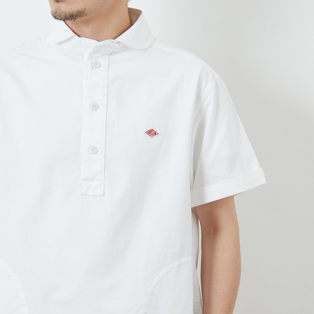 DANTON [ダントン] ラウンドカラー プルオーバーシャツ [DT-B0284SOX] WHITE &&モデル身長：168cm 着用サイズ：38&&