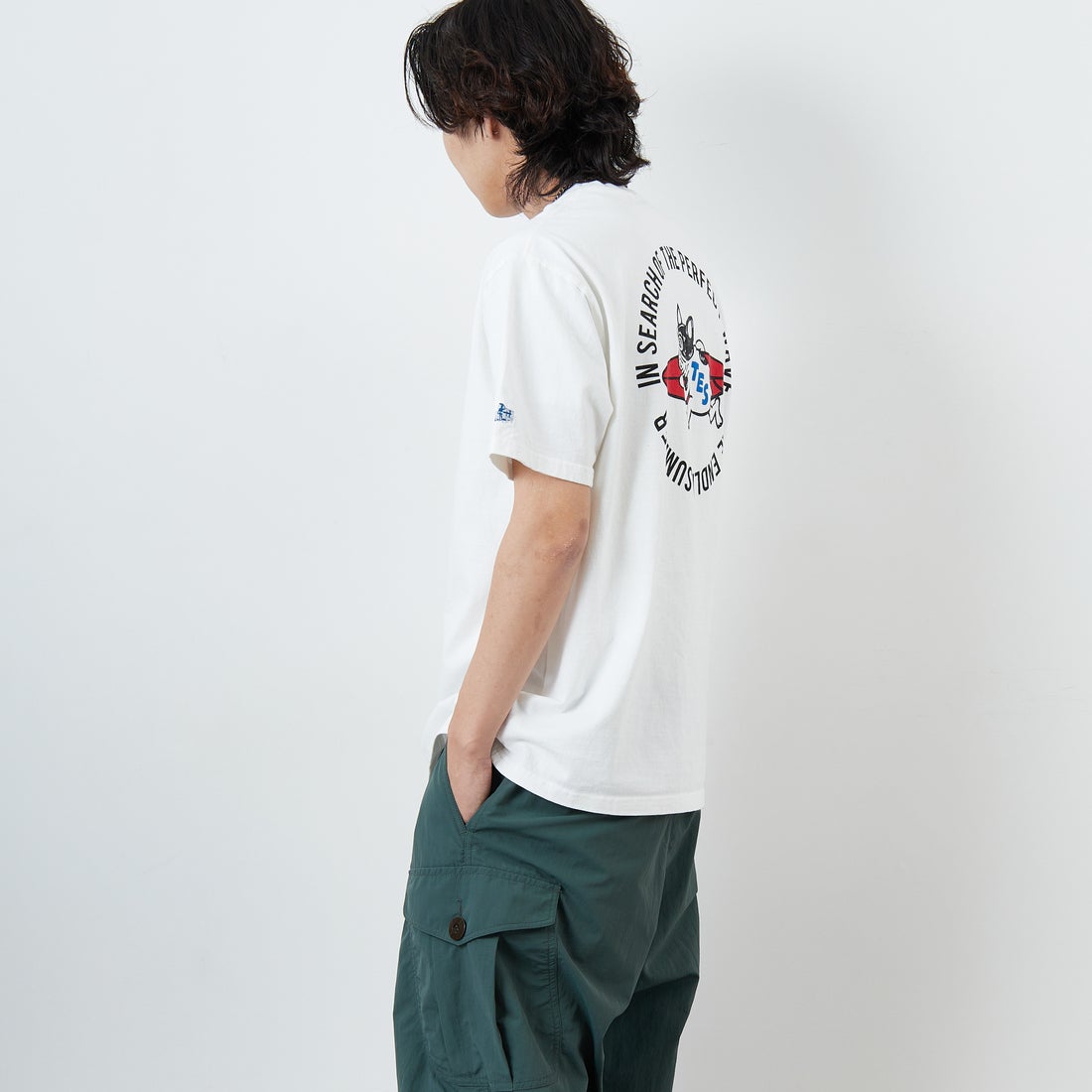 The Endless Summer [エンドレスサマー] 別注 サークルBUHIバックプリントTシャツ [FH-25574503-JF] 07 WHITE &&モデル身長：179cm 着用サイズ：XL&&