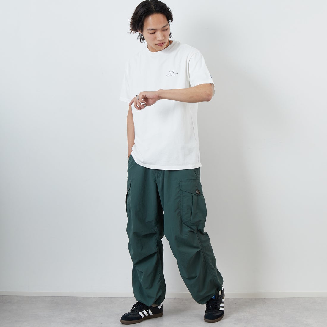 The Endless Summer [エンドレスサマー] 別注 サークルBUHIバックプリントTシャツ [FH-25574503-JF] 07 WHITE &&モデル身長：179cm 着用サイズ：XL&&